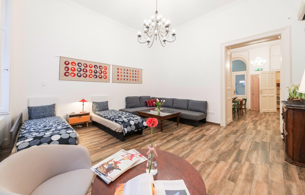 Family And Friends Apartment 布达佩斯 外观 照片